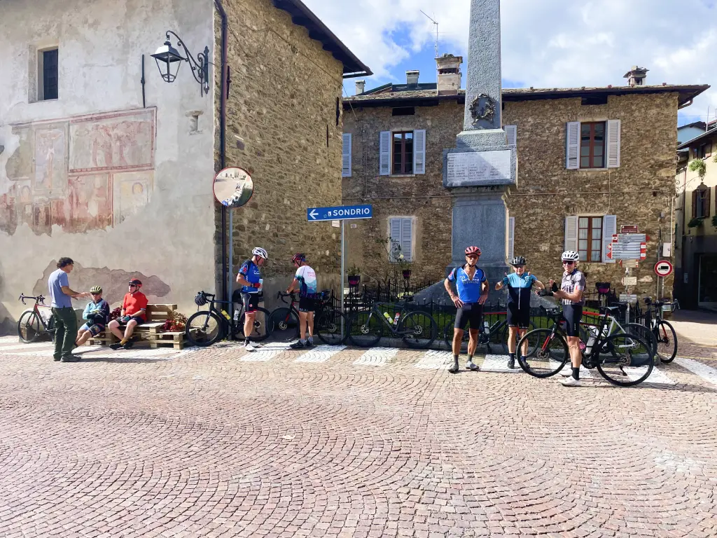 Cyclists taking a break in Teglio along the Valtellina Wine Road
